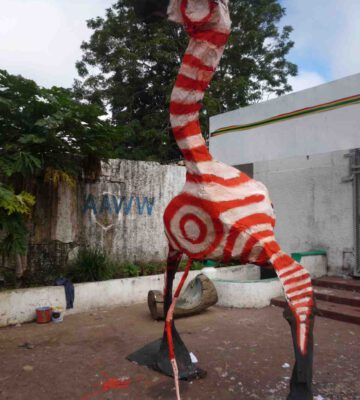 girafwafwa with a little chickenl